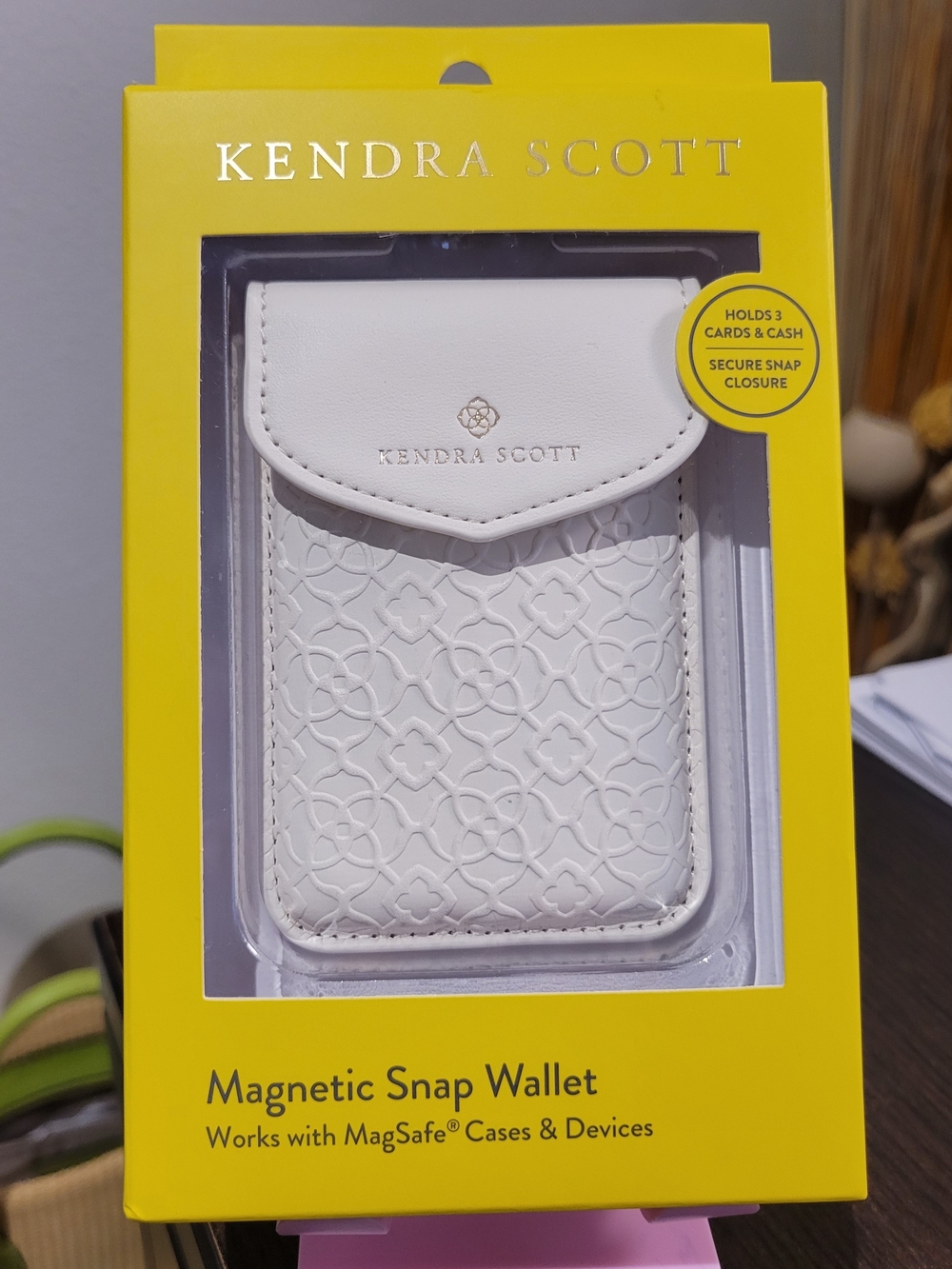Kendra Scott Ivory Magnetic Snap Wallet - MagSafe Compatible